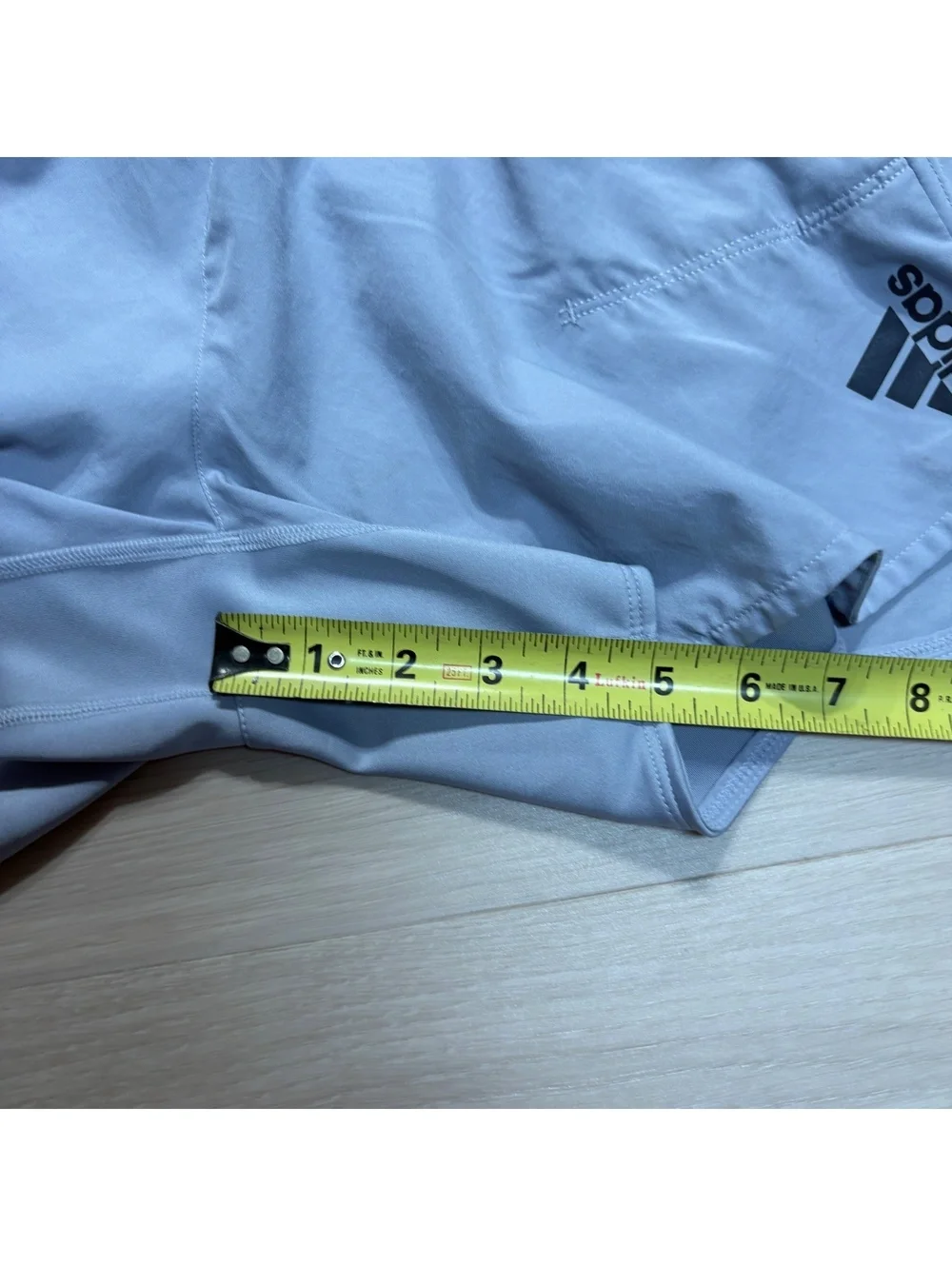 Athletic running adidas gray tennis short with zipper pockets